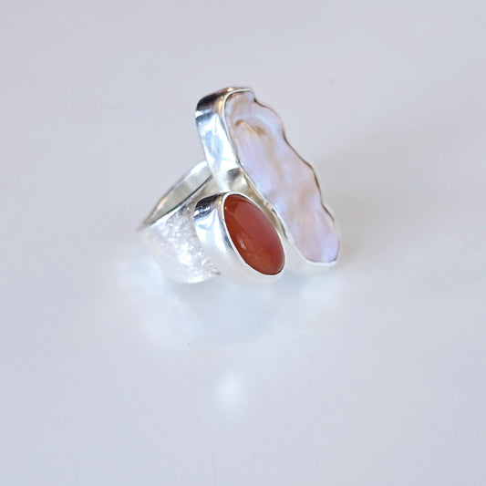 Anillo Agata Carnelian y Perla Barroca